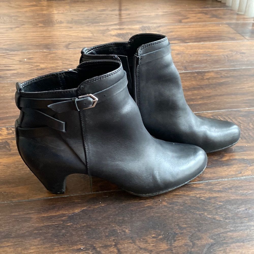 Sam Edelman Short Boots Black Leather Zip Women Sz 9.5 in EUC
